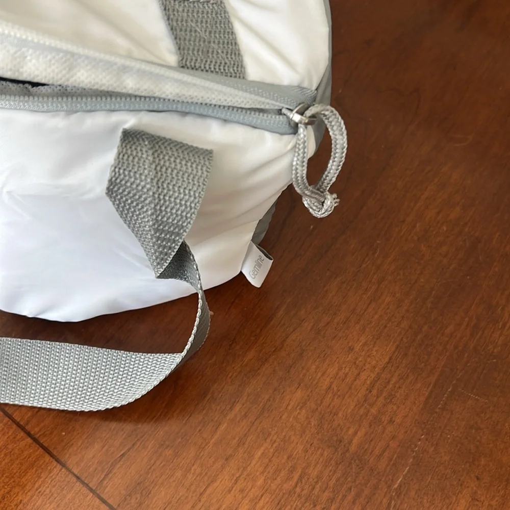 NEW LIV Golf Insulated Cooler Bag Zip Closure w/Shoulder Strap